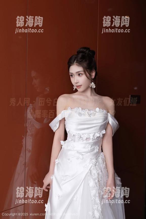 秀人网-田兮白 秀人网 - 田兮白图集新鲜出炉,女友们撞脸概率百分之百,你见过吗?