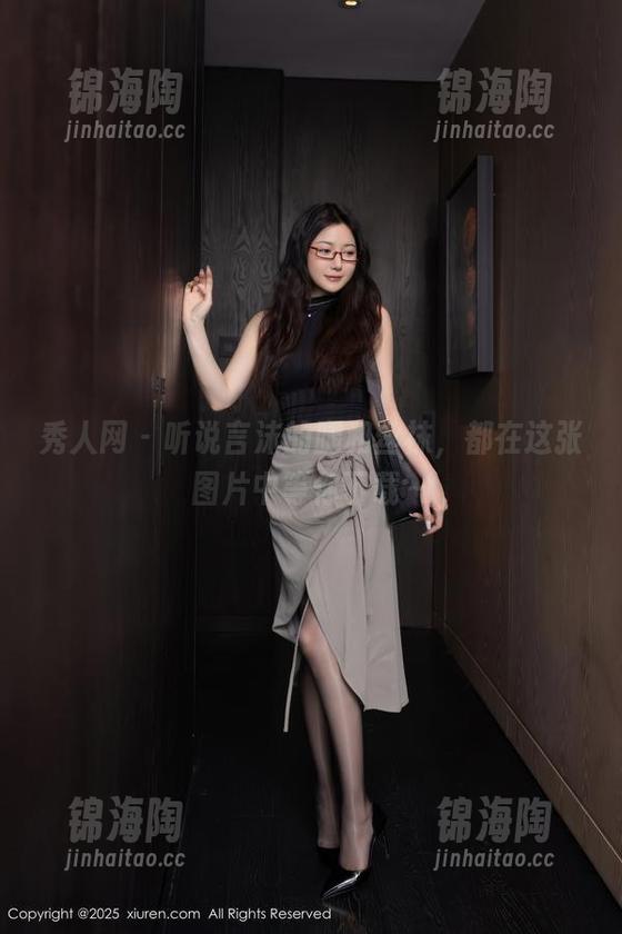 秀人网 - 听说言沫的腿和丝袜，都在这张图片中等你下载～