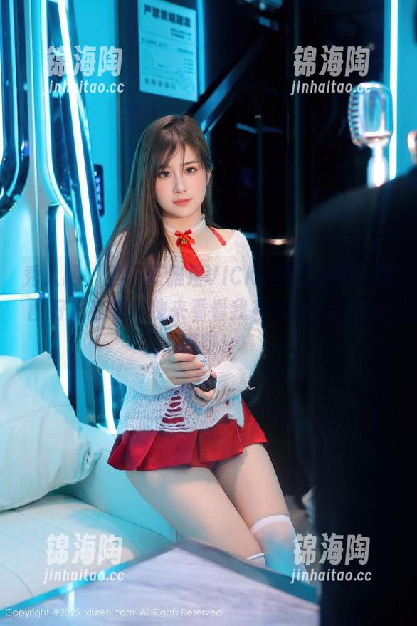 秀人网 - 翻开陈雅漫VICKY的写真集，原图好像在喊：快来看看我有多懒，有多少镂空！