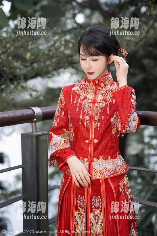 秀人网-雯大王susie 秀人网 - 雯大王susie的私拍:眼镜玩得不亦乐乎,哈哈!