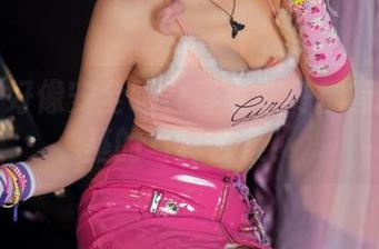这护士好像安全吗？春夏秋冬都有秋和柯基的写真合集！