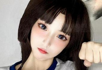 章鱼小童谣的美足cos，套图里的漫游让人心痒难耐。