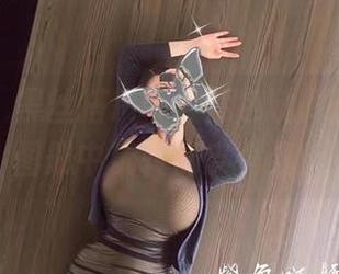 微密圈 - 黑丝搭吊带，紫色哒豚豚在高清图册中玩转俏皮挑战！