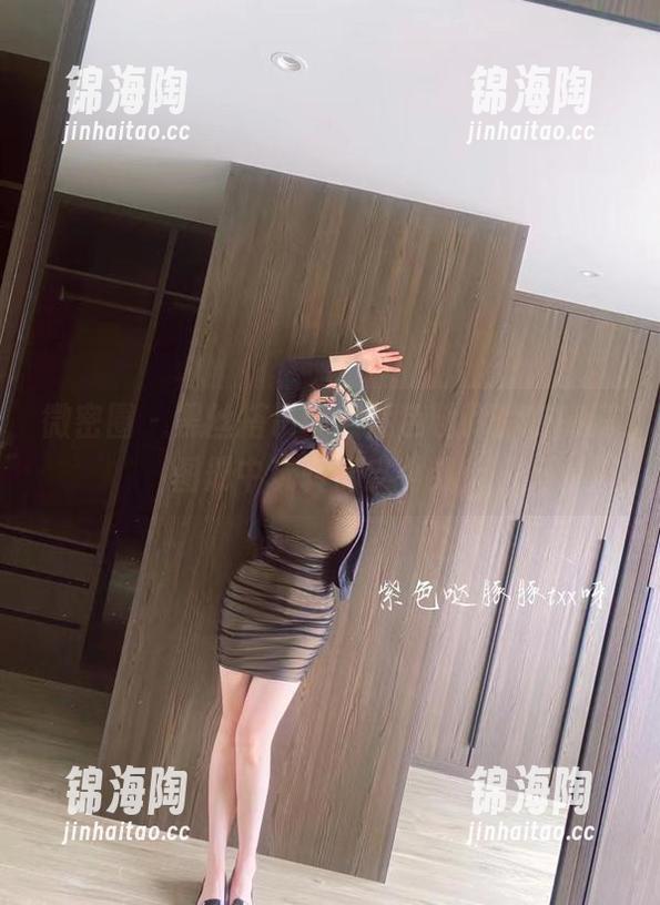 微密圈 - 黑丝搭吊带，紫色哒豚豚在高清图册中玩转俏皮挑战！