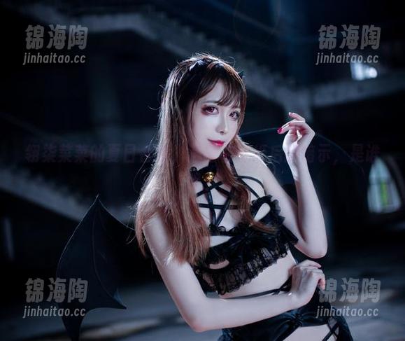 翎柒菜菜的夏日合集，藏匿在壁纸后的暗示，是谁呢？