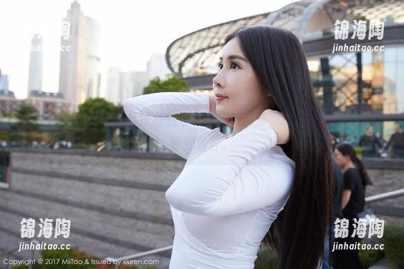 蜜桃社-冰露 蜜桃社 - 职场灵魂:冰露的写真让我意识到,职业装也是一种身份的宣言。