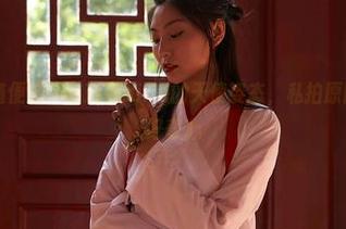 蜜桃社 - 随便瞄一眼琳琳ailin的天使姿态，私拍原图带回你的好奇心