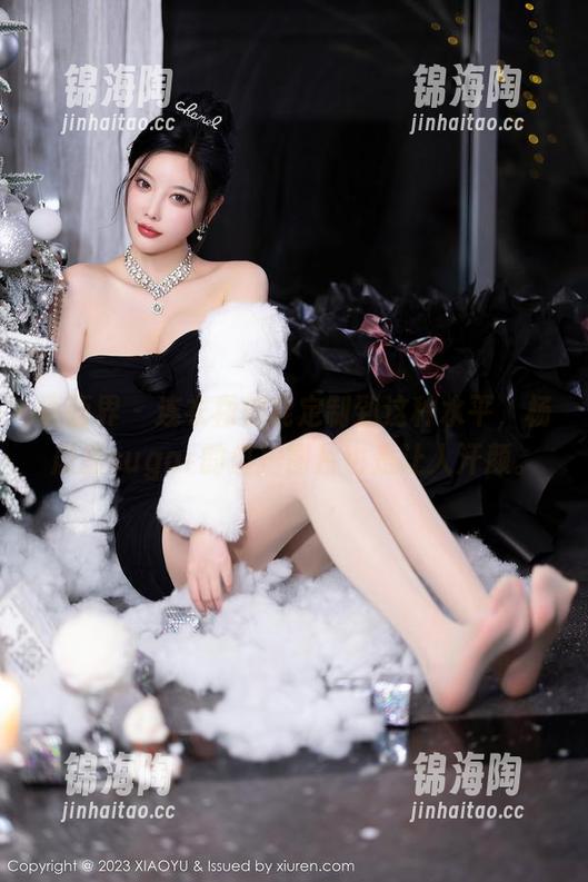 语画界 - 连衣裙都能定制到这种水平，杨晨晨sugar的自拍图片也是让人汗颜。