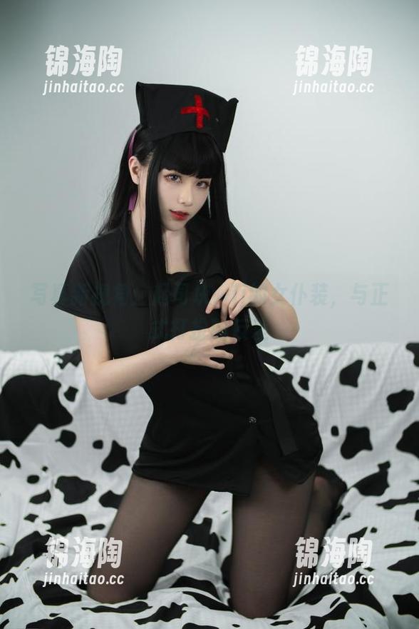 写真新视角：起司块wii的女仆装，与正式打扮的反差