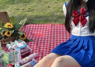 微密圈 - 软妹小九九的私拍：时尚牛仔裤里的丝丝戏法