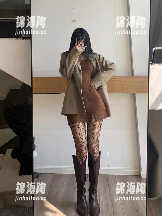 微密圈 - 高清套图又来充电啦！陈佩奇的连体油亮肉丝和豹纹内内，这画面让我深吸一口气……