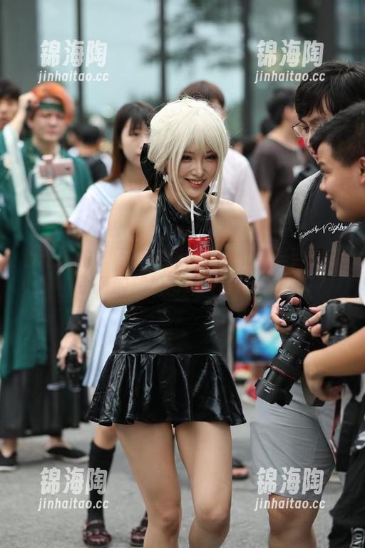 魔镜街拍-艾小青 魔镜街拍 - 不想被劈头盖脸的美砸到?艾小青的旅拍图库冷静下载吧