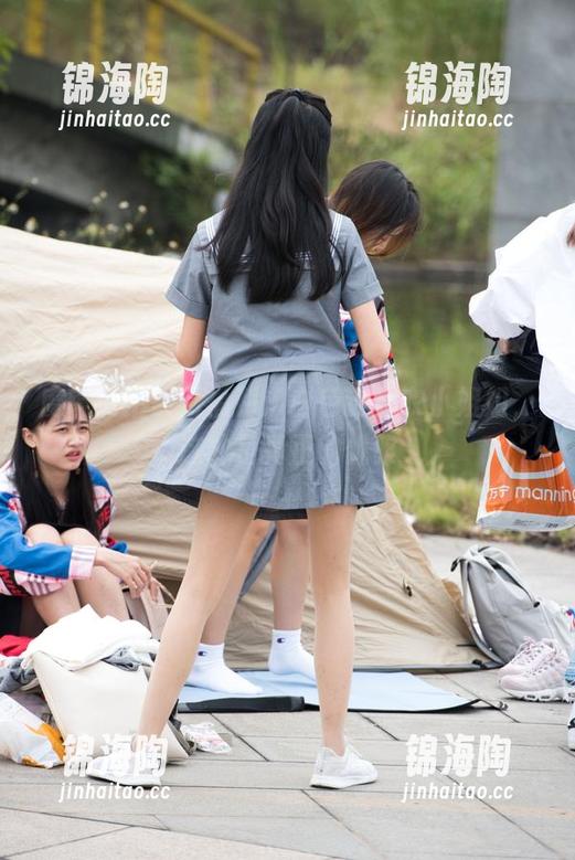 魔镜街拍 魔镜街拍最新福利:白色连体衣小姐姐,这才是真正的优雅